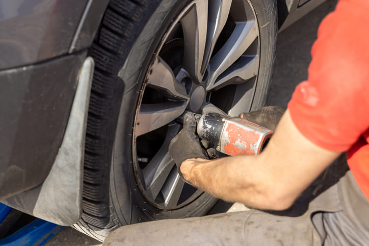 Genesis inter Tire Change Toronto